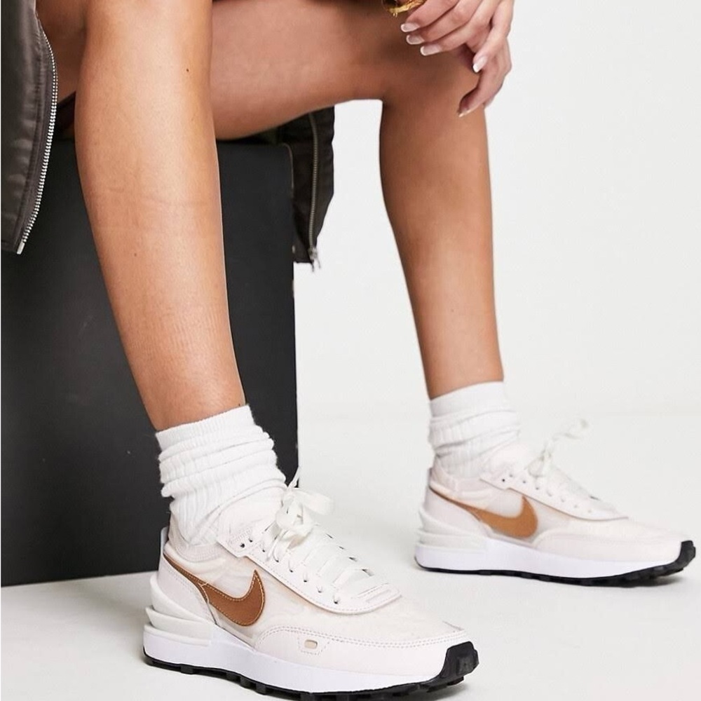 Nike Women's Waffle one essential casual Sneakers - Picture 2 of 7